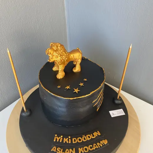 El yapımı aslan figürlü Galatasaray temalı pastamız – Taraftar Pastası, Umay Patisserie İzmir