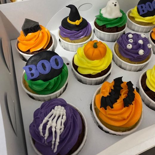 Çeşit çeşit Halloween cupcakeleri için siparişlerinizi almaya başladık – Tasarım Cupcake Kutusu, Umay Patisserie İzmir